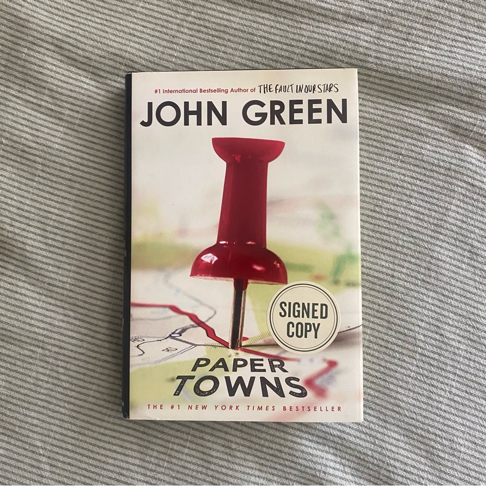 **SIGNED** PAPER TOWNS (FIRST EDITION) 📌